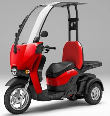 moto con protecciones no obligatorio casco